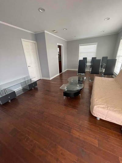 Private BR with Shared bathroom Main Photo