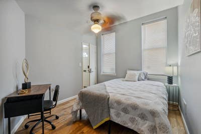 Baltimore Townhouse with Dining area. Comfy & newl Main Photo