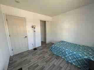 Cozy 1 room shared Bath Room in 4 BR home in Albu Main Photo