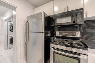 Spacious & comfy Hapeville House with Living room Main Photo
