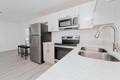 Newlyrenovated & modern Sanford Duplex  Multiplex  Main Photo