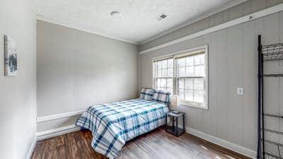 🧹 Clean & Quiet Home | 🛒 Walk to Dollar Tree + M Main Photo