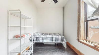 Room for rent. Close to City College  Main Photo