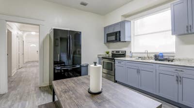 Tampa House with Dining area. Newlyrenovated & com Main Photo