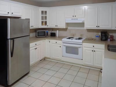 Newly Updated Home Convenient to Airport and Downt Main Photo