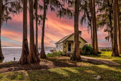 Comfy & beautiful Lake house with fishing  boat ho Main Photo