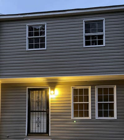 Newly Renovated Townhouse With Cozy Rooms And Bath Main Photo