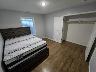 Spacious furnished room in New House Main Photo