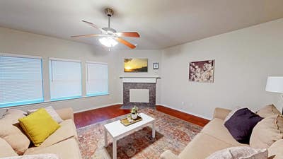 Affordable charm in Ferris – your cozy home at an  Main Photo