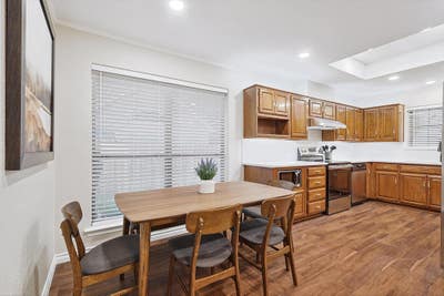  South DallasDesoto Area🚏 Fantastic location, eas Main Photo