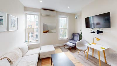 Room in Greenpoint on a flexible lease Main Photo