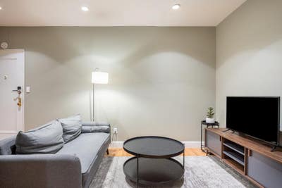 1 bed in East Village on a flexible lease Main Photo