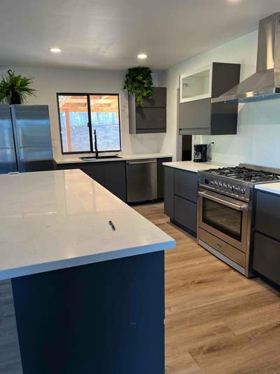 Large Bedroom with Shared Bathroom in Fallbrook_A Main Photo