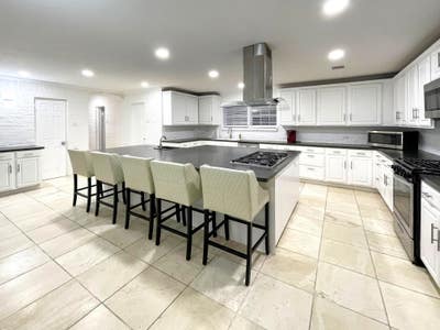 Spacious Gated Estate, Premier Property, Fully Ren Main Photo