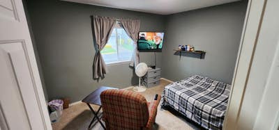 One larger room with shared bathroom Main Photo