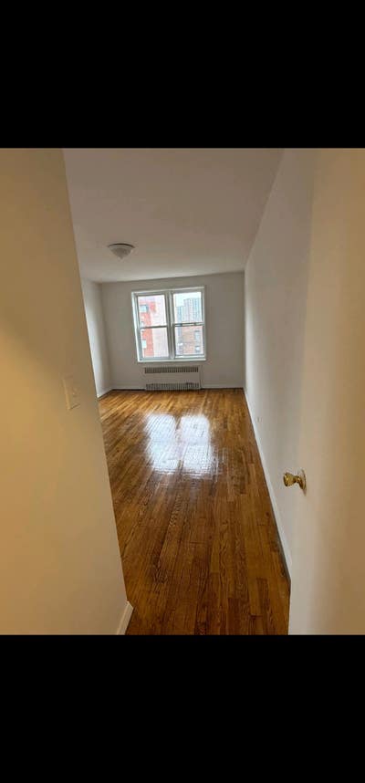 Large bedroom  Main Photo