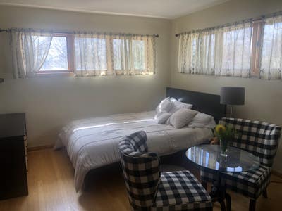 Room for rent near O'hare and metro station Main Photo