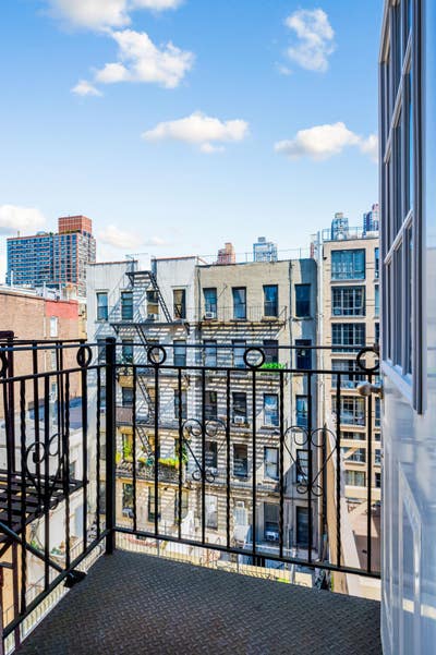 3 bed 1 bath w/ in unit Laundry! Main Photo