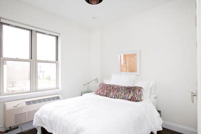 Williamsburg bedroom w bath! Main Photo