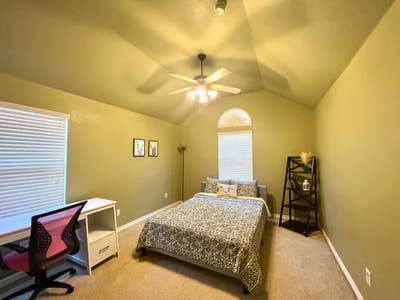 Bedroom For Rent with Private Bathroom Main Photo