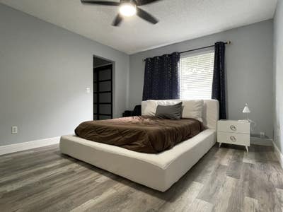 Cozy Bedroom with Private Bath in Shared House Main Photo