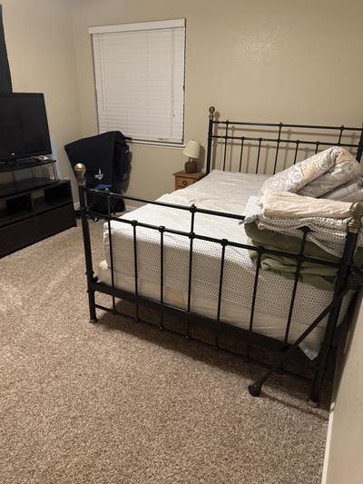 Looking for a Responsible Roommate  Main Photo