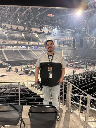 Professional Male seeks a small or large room Main Photo