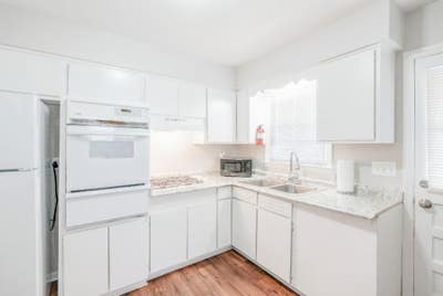  Live Comfortably in Collier Heights: Ideal home C Main Photo