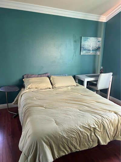Bedroom with Private Bath In a Condo in Van Nuys Main Photo