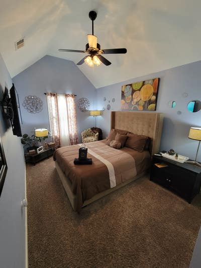 Quiet short term room for rent  April 1st Main Photo