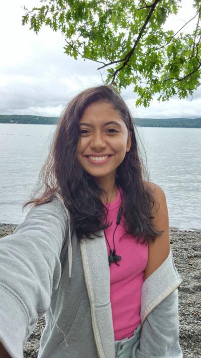 Female student looking for a room in LA Main Photo