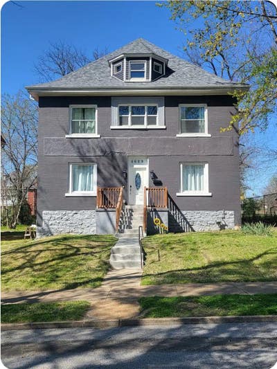 Chamberlain Manor Room Main Photo