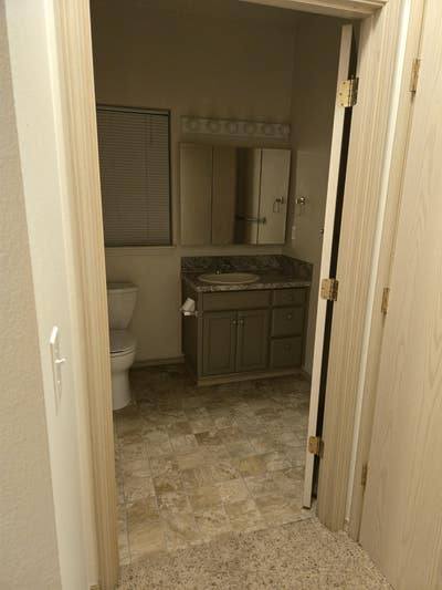 Looking for mature female roommate  Main Photo