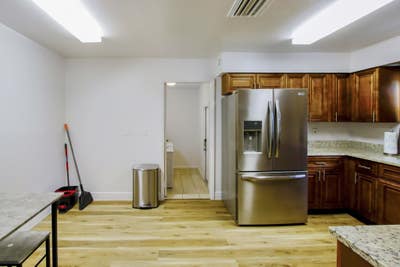 Tampa House with Dining area. Spacious & comfy Main Photo