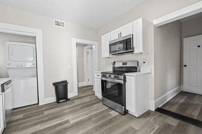 Beautiful home in great Eastside location with Wor Main Photo