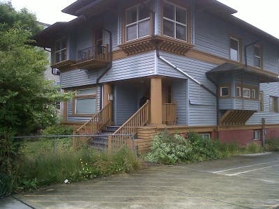 Room available in large Victorian House Main Photo