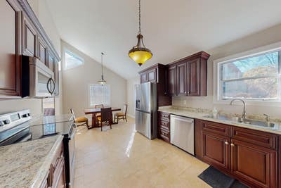 Great Woodstock location close to Lake Allatoona & Main Photo