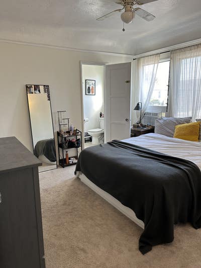 $1,350 / Private Room W/ Ba in Duplex-90035 Main Photo