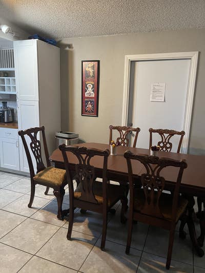Quite 4 bedroom house, great location. Main Photo