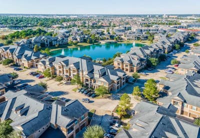 Looking for a roomie Main Photo