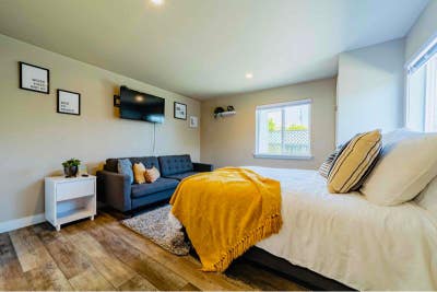 Hello Yellow Guest Suite Main Photo