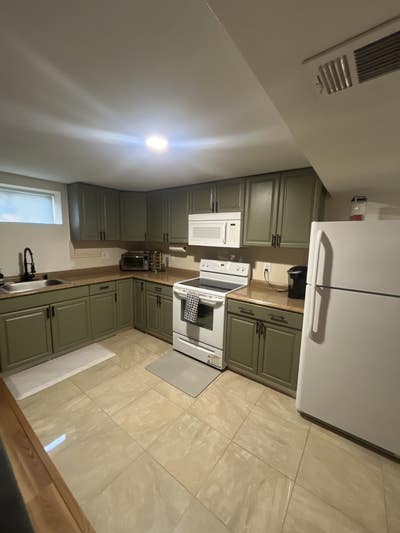 Available Basement, In-law suite w/ Private entran Main Photo