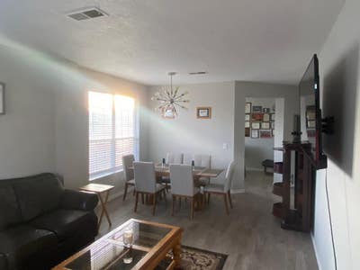 Room for rent in nice friendly neighborhood  Main Photo
