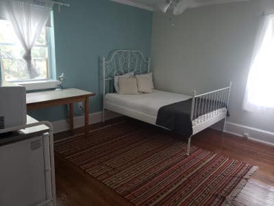 1BR suite with priv BATH kitchenette smaller DOG o Main Photo