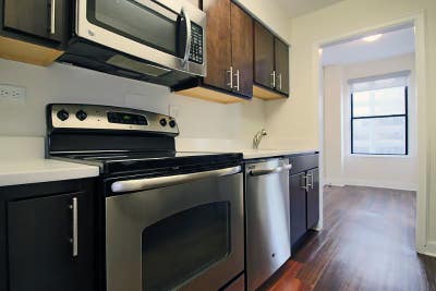 Spacious One Bed in Gold CoastClose to the LakeBar Main Photo