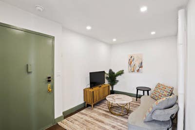 Room in East Harlem on a flexible lease Main Photo