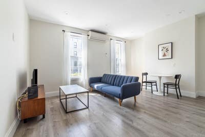 Room in Greenpoint on a flexible lease Main Photo