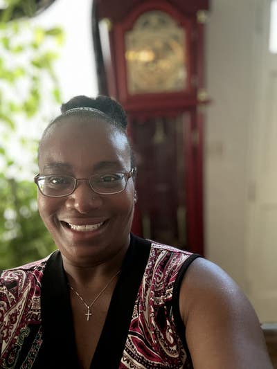 Professional Female seeks a small or large room Main Photo