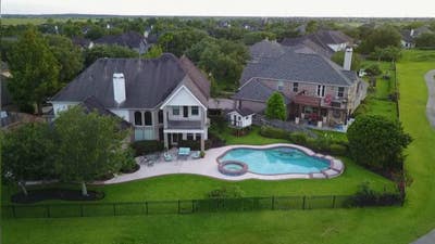 Beautiful Rooms overlooking the Golf Course Main Photo