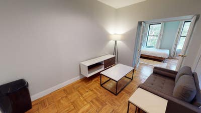1 bed in East Village on a flexible lease Main Photo